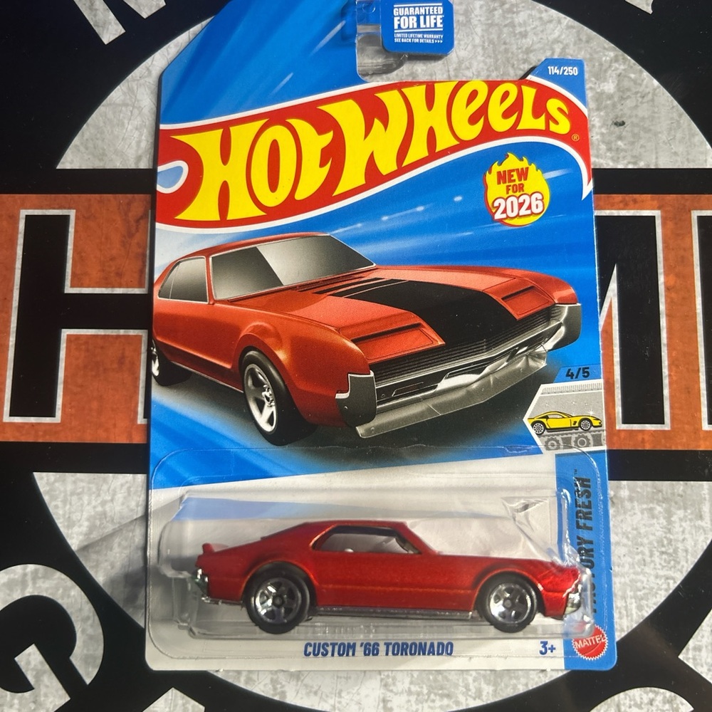 Hot Wheels Custom '66 Toronado - Vibrant Red